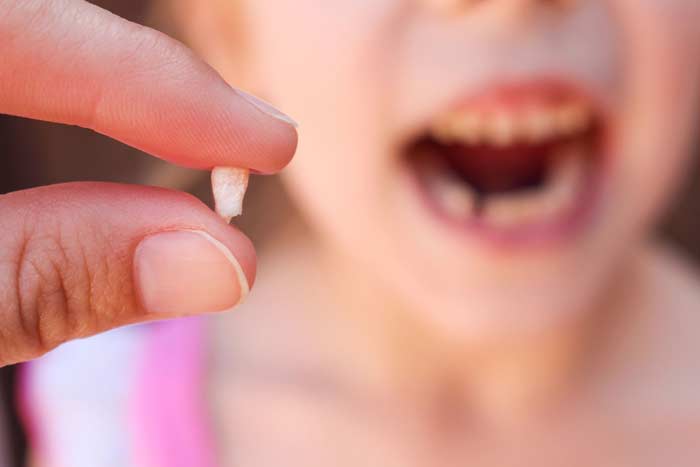 Зубные суеверия, или приметы о первых молочных зубах